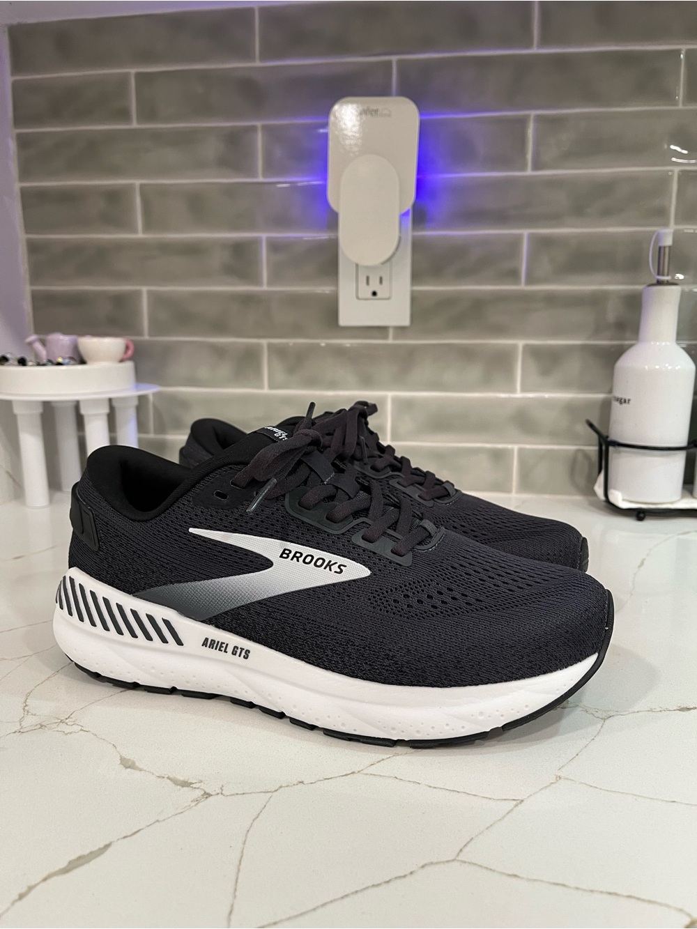 Brooks Ariel GTS 24 Running Shoes. Womenβs Size 8 Color Gray